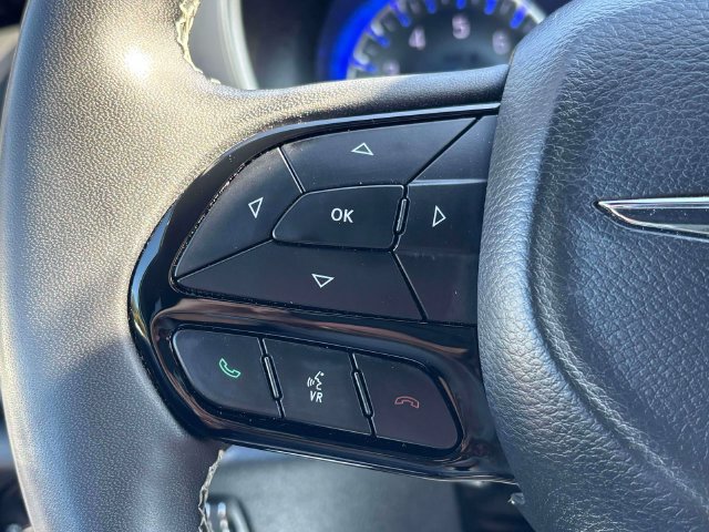 Used 2023 Chrysler Pacifica Touring-L w/ S Appearance Package FWD image 18