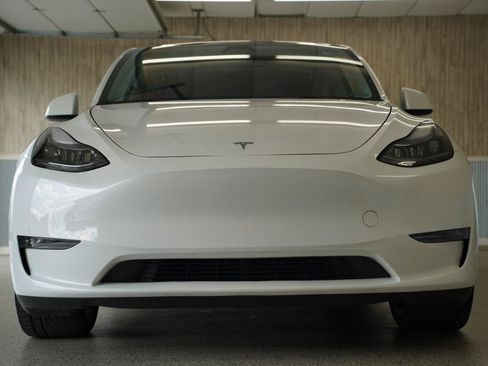 Used 2024 Tesla Model Y Performance AWD/4WD image 3