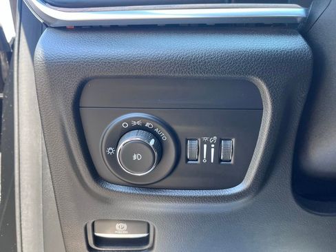 Used 2021 Jeep Grand Cherokee L Summit w/ Luxury Tech Group V AWD/4WD image 12