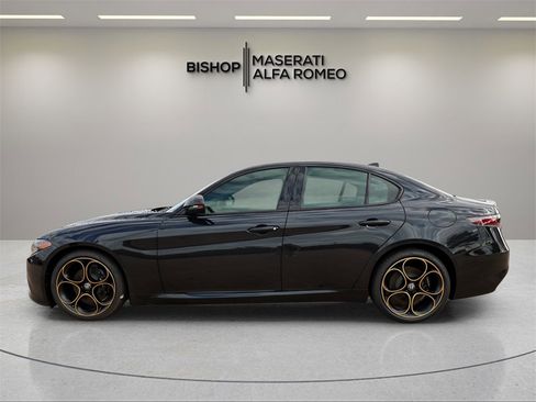 New 2025 Alfa Romeo Giulia Intensa w/ Driving Assist Package image 4
