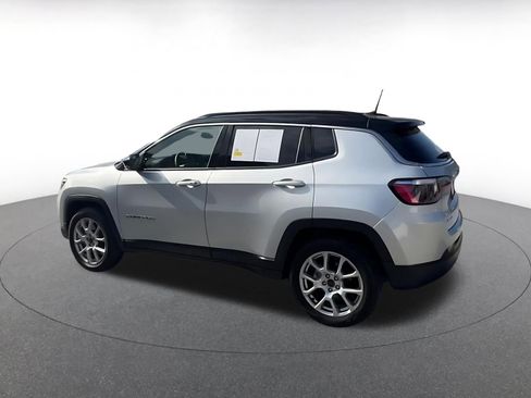 Used 2025 Jeep Compass Limited image 10