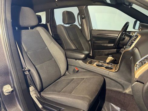 Used 2017 Jeep Grand Cherokee Laredo w/ Quick Order Package 23E AWD/4WD image 23
