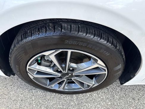 Used 2024 Kia Forte LXS w/ LXS Technology Package image 12