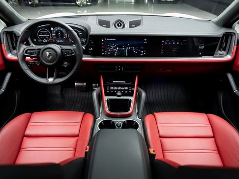 Used 2025 Porsche Cayenne Turbo image 41