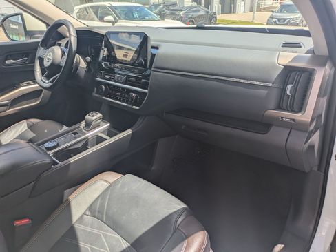 Used 2024 Nissan Pathfinder Platinum AWD/4WD image 31