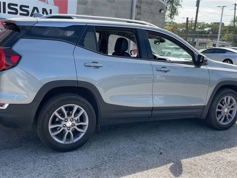 Used 2024 GMC Terrain SLT image 24