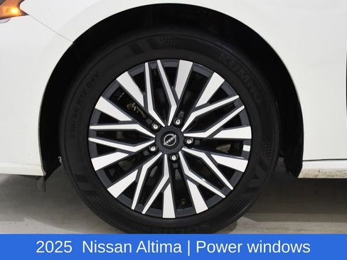 Used 2025 Nissan Altima 2.5 SV image 6