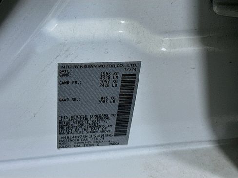 Used 2025 Nissan Altima 2.5 SV FWD image 12