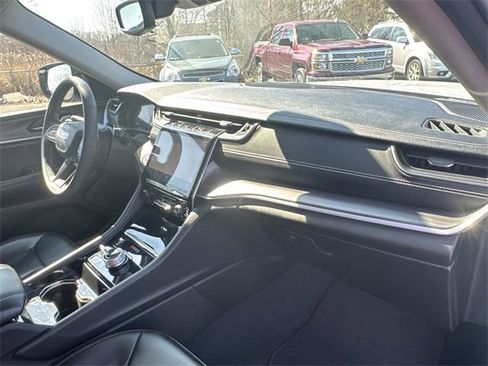 Used 2023 Jeep Grand Cherokee Limited image 30