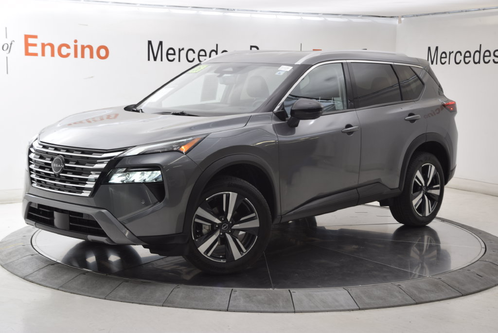 Used 2026 Nissan Rogue SL FWD image 2