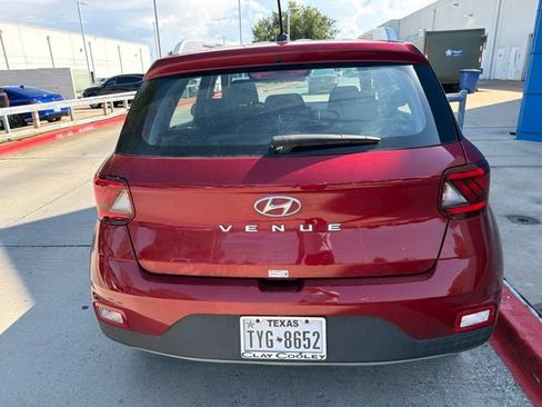 Used 2024 Hyundai Venue SEL FWD image 6