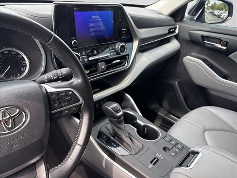 Used 2023 Toyota Highlander XLE FWD image 16