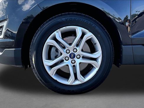 Used 2018 Ford Edge Titanium FWD image 8