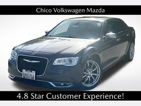 Used 2017 Chrysler 300 C image 1