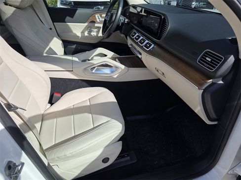 Used 2025 Mercedes-Benz GLS 450 4MATIC image 36