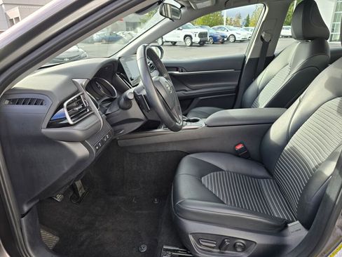 Used 2024 Toyota Camry SE image 21