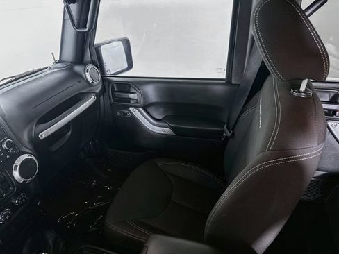 Used 2017 Jeep Wrangler Unlimited Rubicon w/ Connectivity Group AWD/4WD image 20