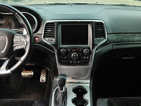 Used 2016 Jeep Grand Cherokee SRT AWD/4WD image 9