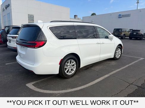 Used 2022 Chrysler Pacifica Touring-L FWD image 6