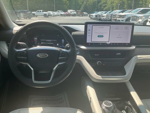 Certified 2025 Ford Explorer Platinum w/ Ultimate Package AWD/4WD image 20