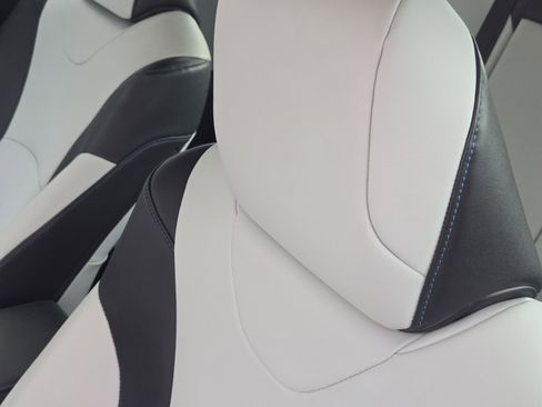 Used 2022 Toyota Prius Limited image 18