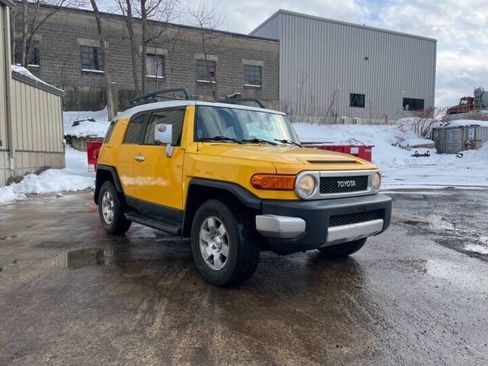 Used 2007 Toyota FJ Cruiser 4WD image 2