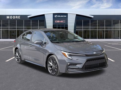 Used 2025 Toyota Corolla SE FWD image 2