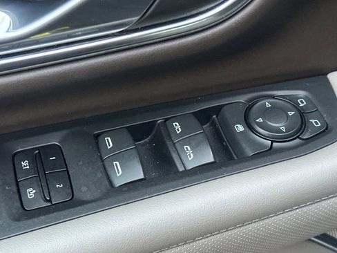 Used 2023 GMC Yukon SLT image 12