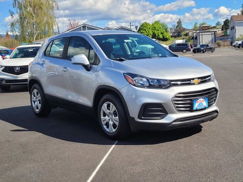Used 2017 Chevrolet Trax LS FWD image 3