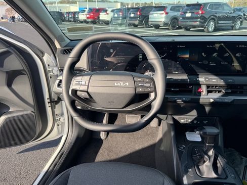 New 2025 Kia K4 EX image 10