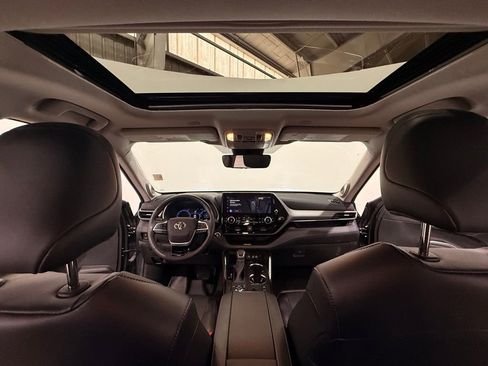 Used 2023 Toyota Highlander Limited AWD/4WD image 19