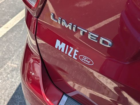 Used 2019 Ford Explorer Limited w/ Limited Luxury Package FWD image 9
