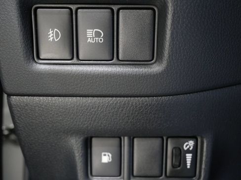 Used 2019 Toyota C-HR Limited FWD image 14