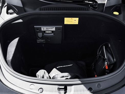 Used 2024 McLaren Artura RWD image 11