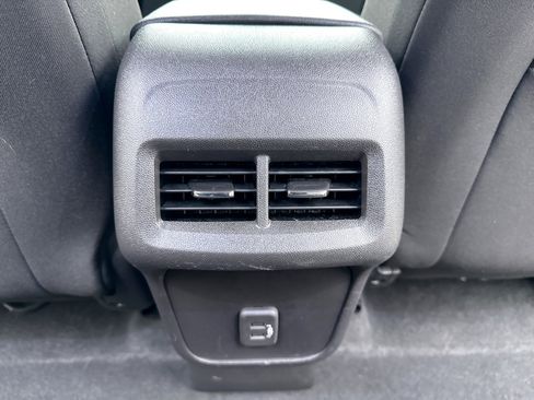 Used 2024 Chevrolet Equinox LT w/ Driver Convenience Package AWD/4WD image 18