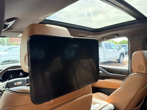 Used 2021 Cadillac Escalade Premium Luxury AWD/4WD image 29