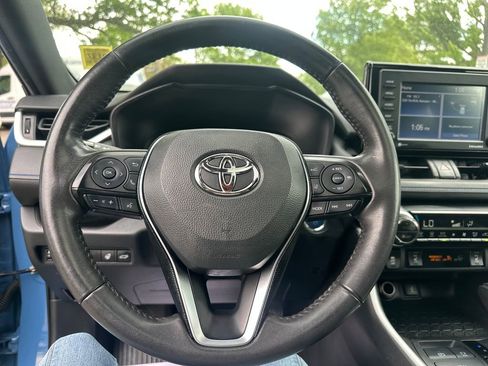 Used 2022 Toyota RAV4 SE w/ Convenience Package AWD/4WD image 13