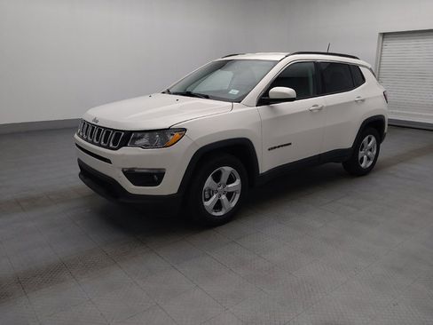 Used 2018 Jeep Compass Latitude w/ Popular Equipment Group FWD image 2