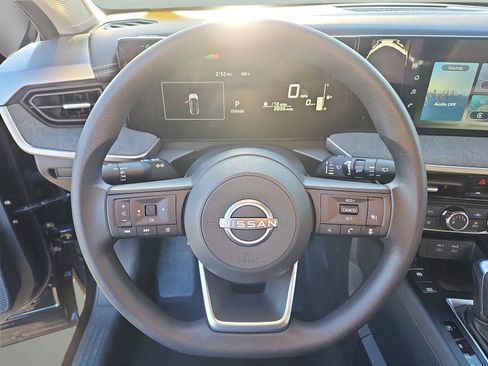 Certified 2025 Nissan Kicks SV image 17