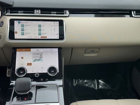 Certified 2022 Land Rover Range Rover Velar R-Dynamic S AWD/4WD image 31