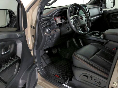 Used 2021 Nissan Titan PRO-4X w/ Pro-4x Convenience Package AWD/4WD image 16