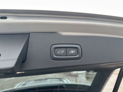 Used 2025 Volvo V60 B5 Cross Country Plus image 31