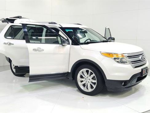 Used 2015 Ford Explorer XLT w/ Equipment Group 202A image 29