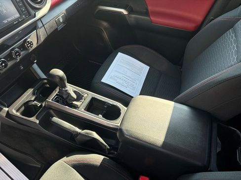 Used 2016 Toyota Tacoma SR5 w/ SR5 Appearance Package (SN) image 24