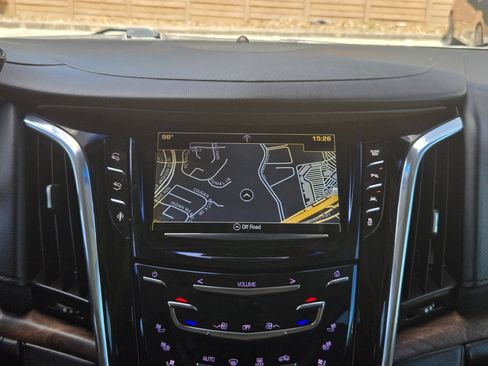 Used 2016 Cadillac Escalade Luxury AWD/4WD image 18