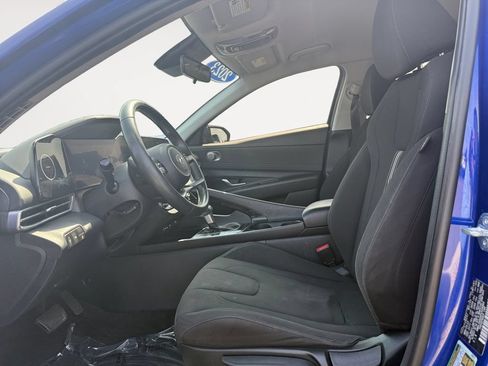 Used 2023 Hyundai Elantra SEL w/ Convenience Package FWD image 9