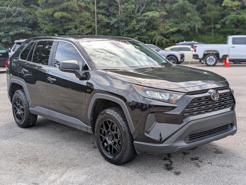 Used 2022 Toyota RAV4 LE FWD image 11