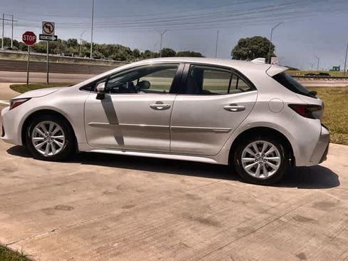 Used 2023 Toyota Corolla SE FWD image 4