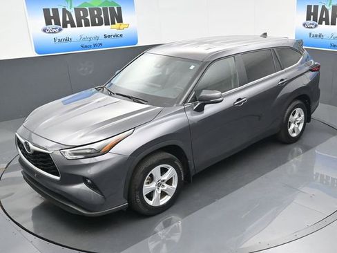 Used 2024 Toyota Highlander LE image 25