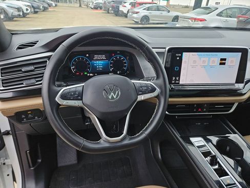 Used 2025 Volkswagen Atlas Cross Sport SE image 17
